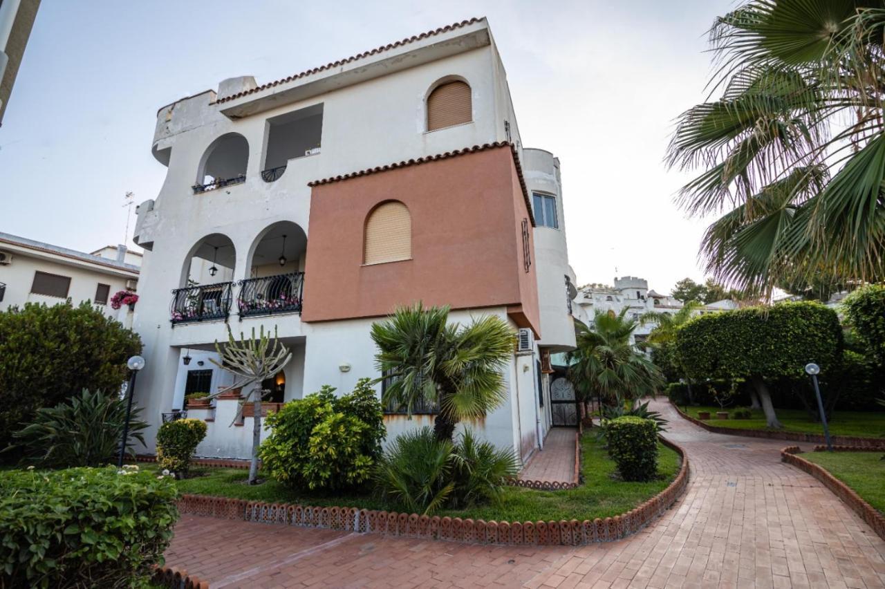 Ferienwohnung Courrier-House Aci Castello Exterior foto