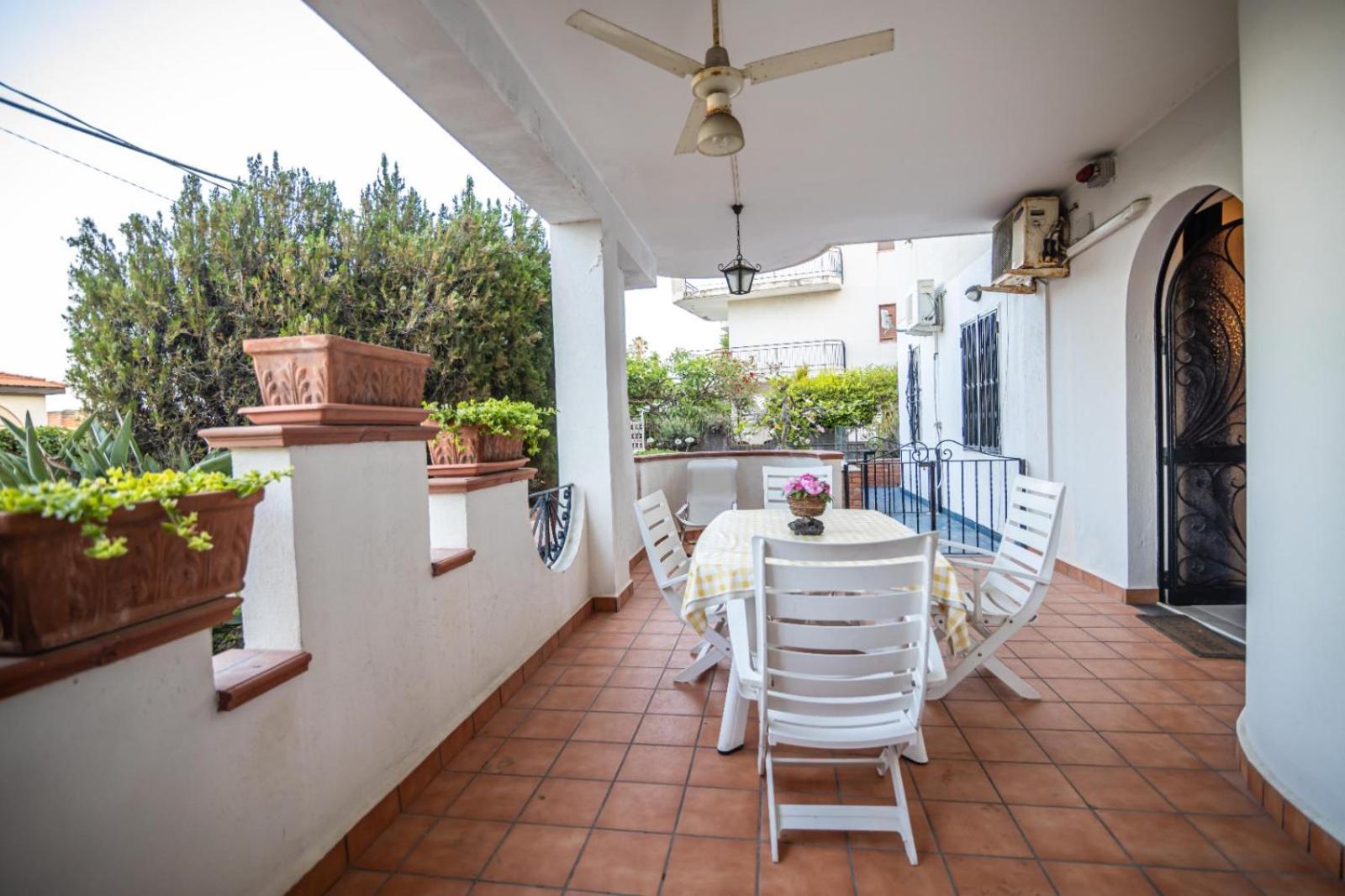 Ferienwohnung Courrier-House Aci Castello Exterior foto